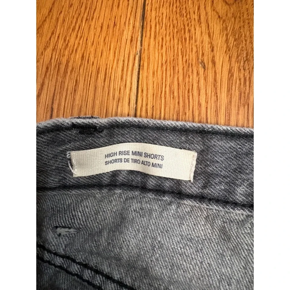Universal Thread Gray High Rise Mini Shorts Denim Frayed Hem Button Fly Size 8